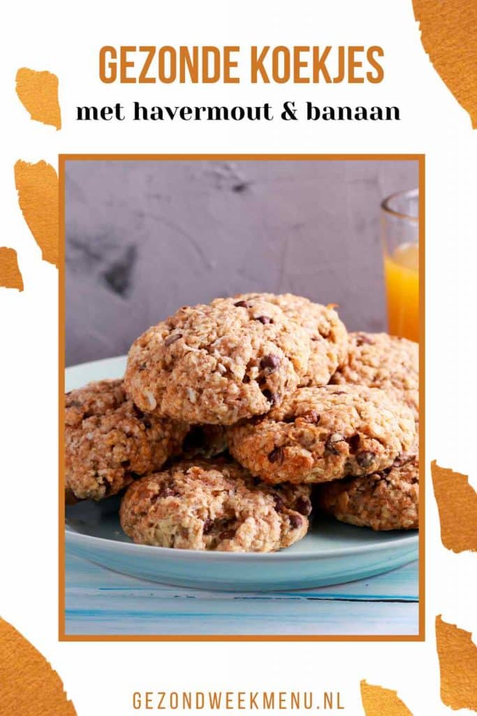 Gezonde havermoutkoekjes met banaan zonder boter en suiker. Deze heerlijke koekjes met banaan, rozijnen en havermout zijn snel en makkelijk om te maken. Perfect om mee te geven naar school of om thuis samen van te smullen. Check het recept! #koekjes #bakken #gezondbakken