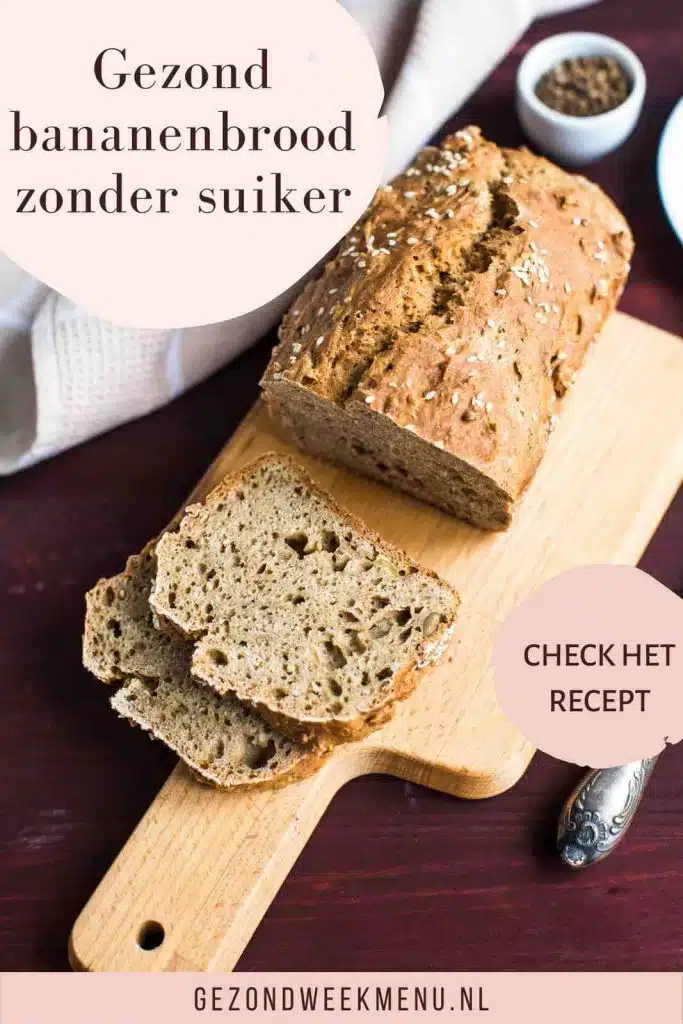 Gezond bananenbrood met havermout, banaan en rozijnen: snel en makkelijk om te maken en superlekker! Een plak bananenbrood is perfect als verantwoord tussendoortje, om aan je kind mee te geven naar school of bij het ontbijt. Lees hier het recept voor dit heerlijke en gezonde bananenbrood zonder suiker en boter! #bananenbrood #recept #havermout