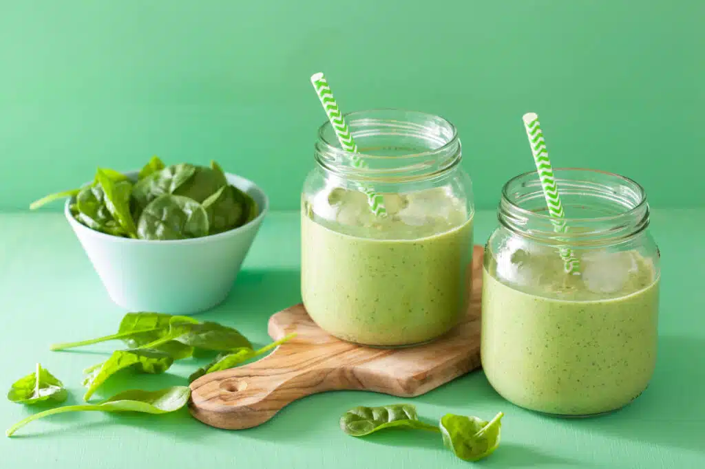 groene-smoothie-met-spinazie-gezond-weekmenu