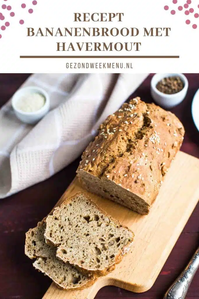 Gezond bananenbrood met havermout, banaan en rozijnen: snel en makkelijk om te maken en superlekker! Een plak bananenbrood is perfect als verantwoord tussendoortje, om aan je kind mee te geven naar school of bij het ontbijt. Lees hier het recept voor dit heerlijke en gezonde bananenbrood zonder suiker en boter! #bananenbrood #recept #havermout