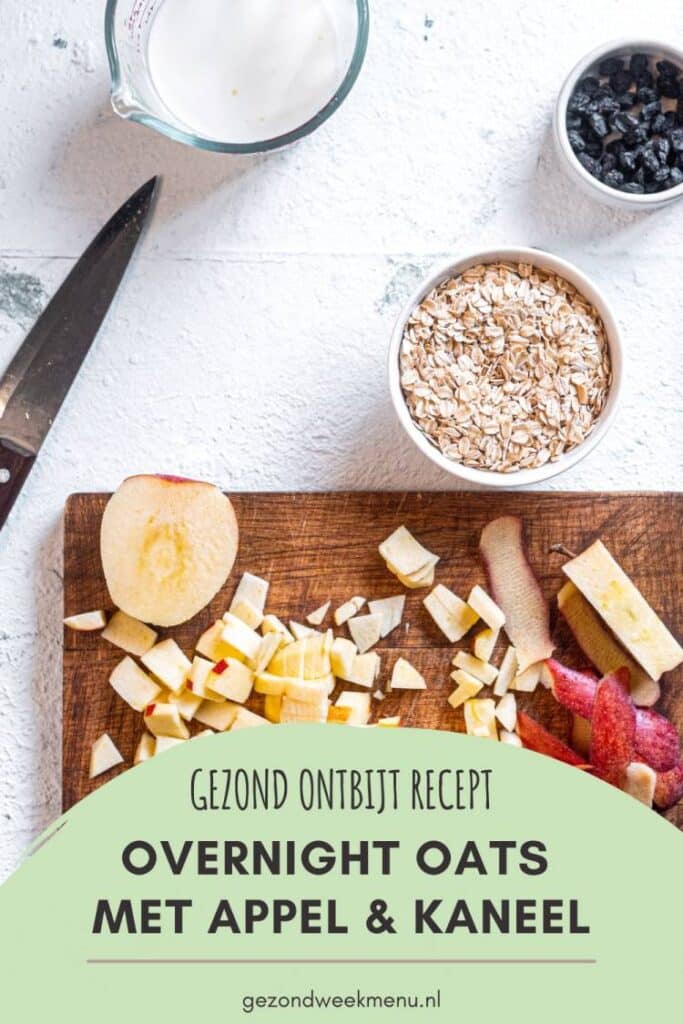 Overnight oats met appel en kaneel, een heerlijk en gezond ontbijtrecept! Maak de overnight havermout in 5 minuten klaar op de avond ervoor en je hebt een superlekker en snel ontbijt. Ook handig om mee te nemen als ontbijt to go of lunch op kantoor.