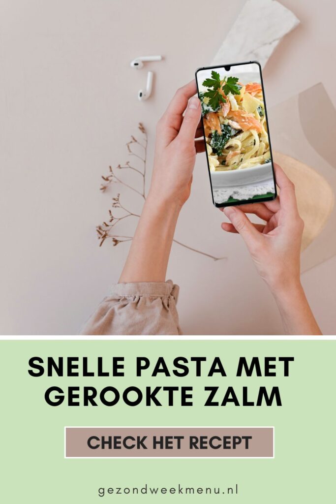Deze snelle pasta met gerookte zalm staat binnen 20 minuten op tafel. Het perfecte pasta recept voor een drukke doordeweekse dag!