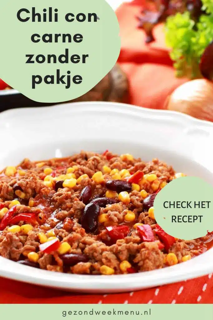 Simpel recept voor zelfgemaakte chili con carne zonder pakje. De lekkerste chili con carne maken is heel eenvoudig met dit snelle recept voor je eigen chili con carne kruidenmix. Serveer de chili con carne met rijst of bloemkoolrijst (voor een koolhydraatarme avondmaaltijd). 