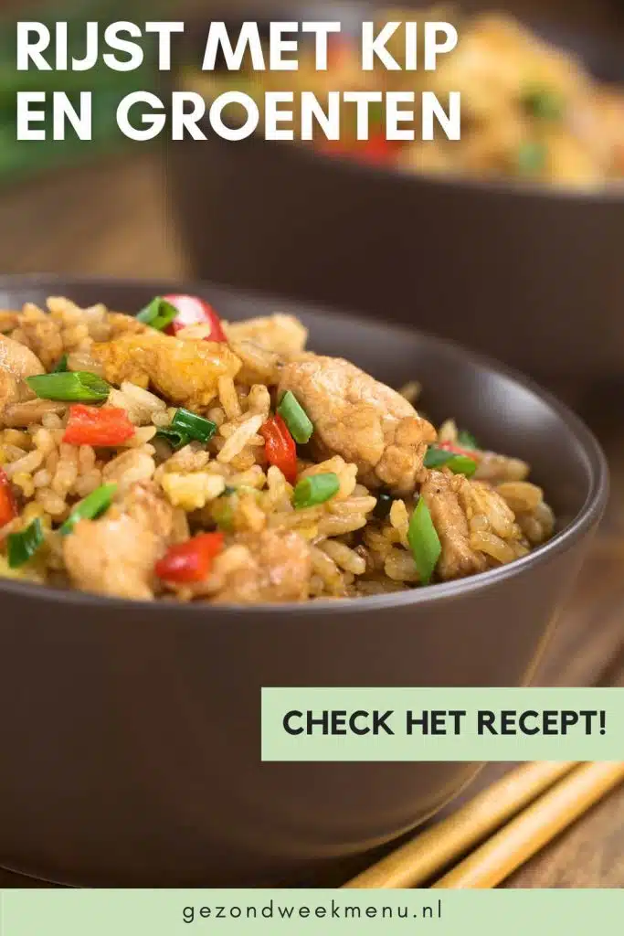 Makkelijk recept voor rijst met kip en groenten. Serveer met zelfgemaakte satésaus die je in 5 minuten maakt met maar 3 ingrediënten.
