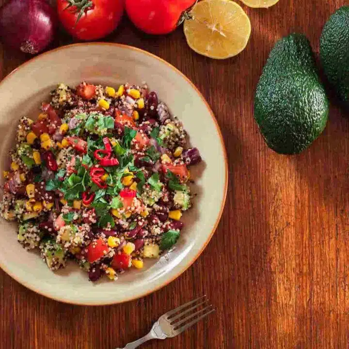 recept-mexicaanse-salade-met-avocado-gezond-weekmenu