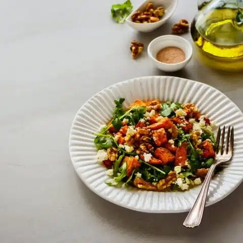 gezonde-salade-zoete-aardappel-met-spinazie-gezondweekmenu.nl